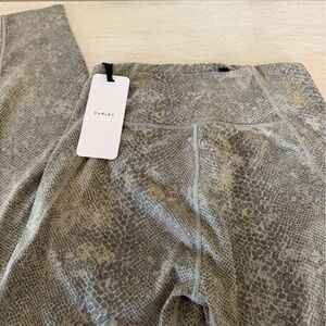 NWT- VARLEY- Let’s Go Night Running High 25” Gray Patterned Leggings